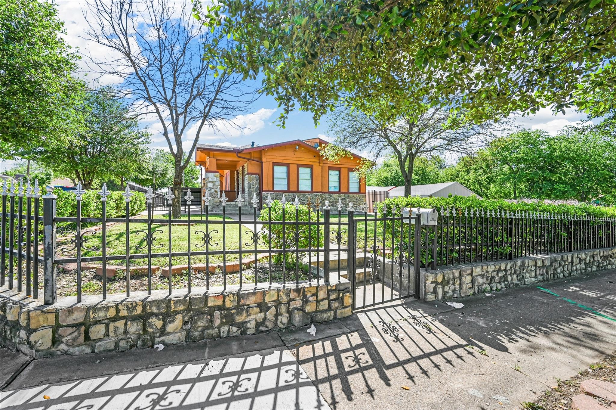 902 S Montclair Dallas TX 75208