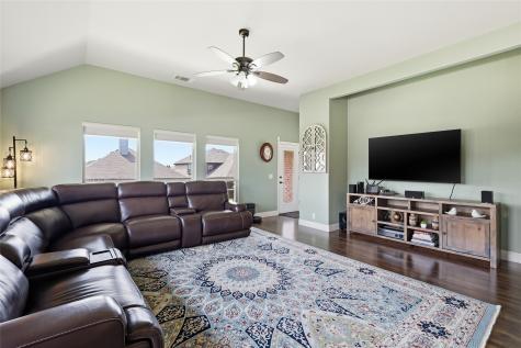 1068 English Oak Drive Burleson TX 76028