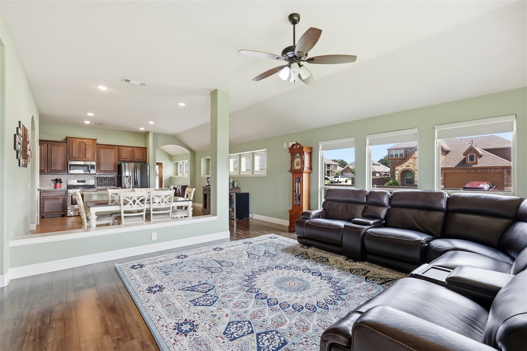 1068 English Oak Drive Burleson TX 76028