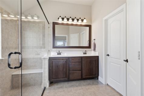 1068 English Oak Drive Burleson TX 76028