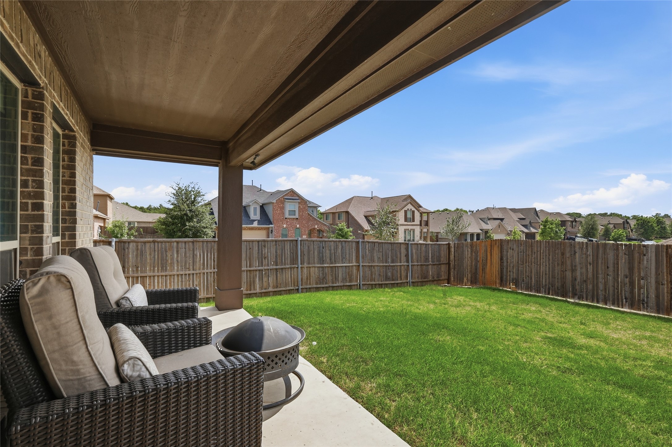 1068 English Oak Drive Burleson TX 76028