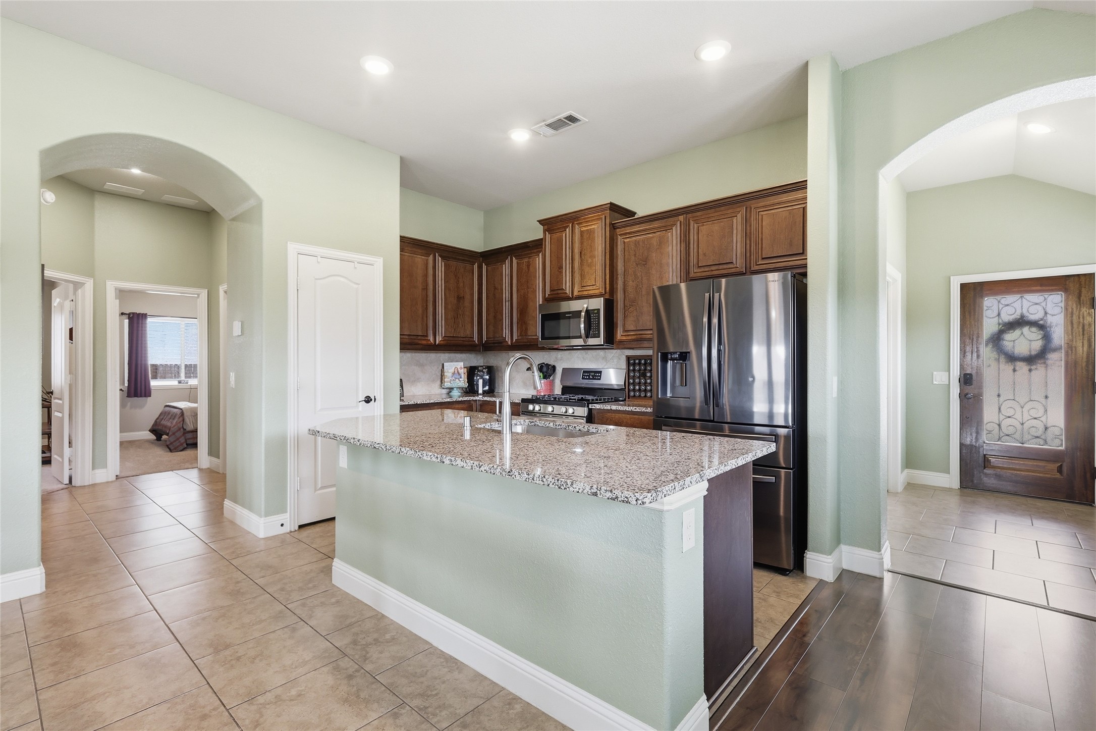 1068 English Oak Drive Burleson TX 76028