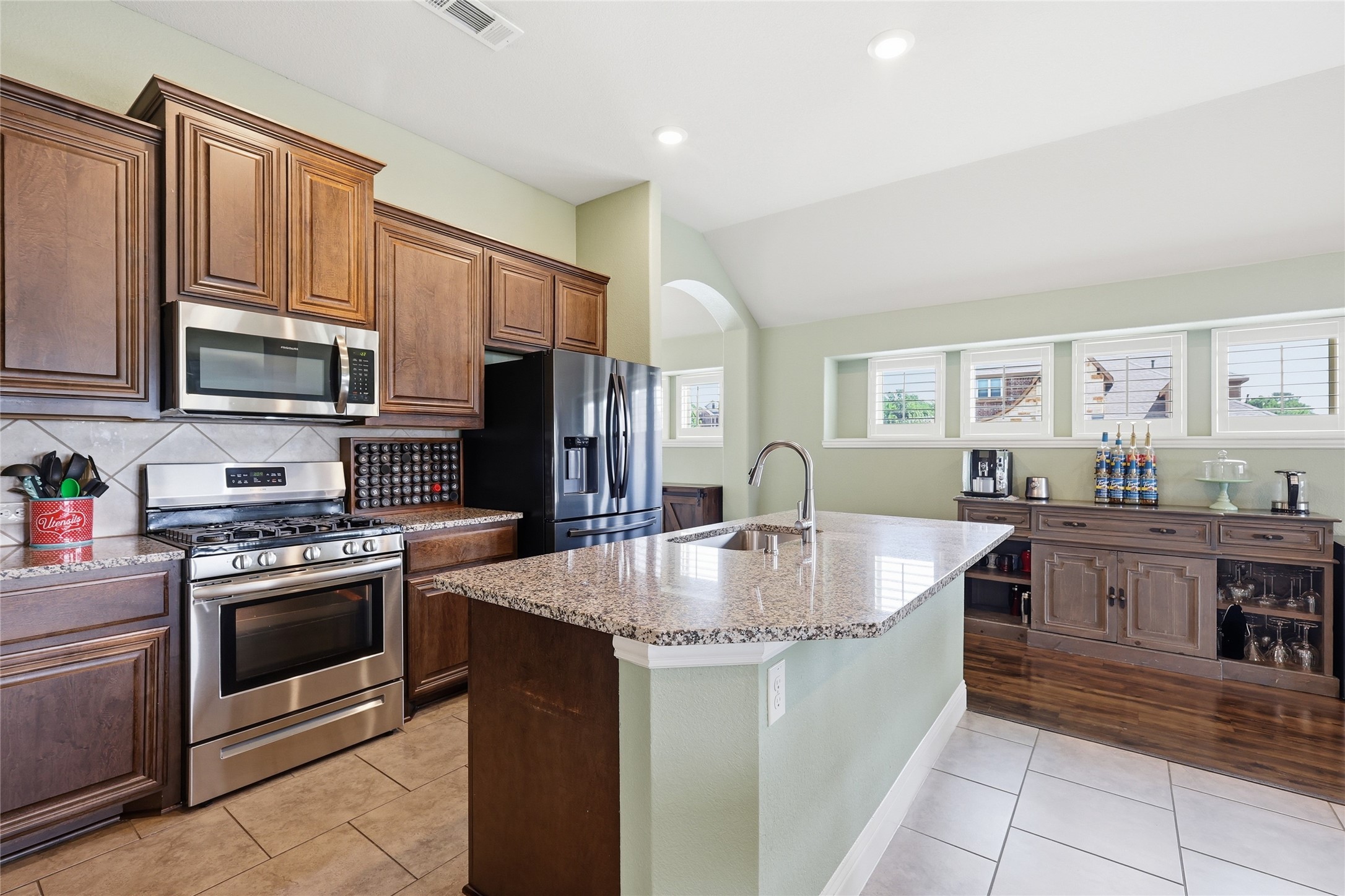 1068 English Oak Drive Burleson TX 76028