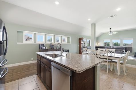 1068 English Oak Drive Burleson TX 76028