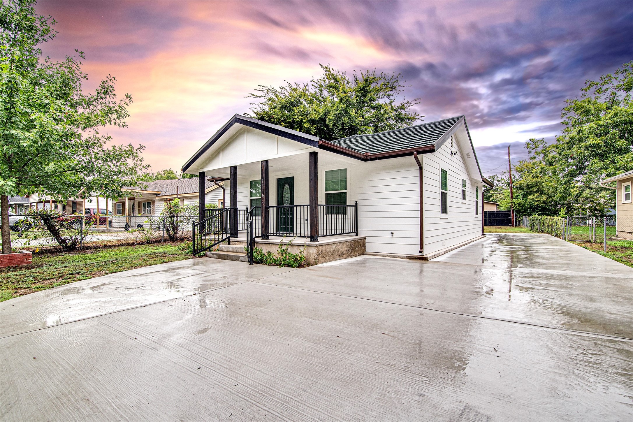1116 Cambridge Street River Oaks TX 76114