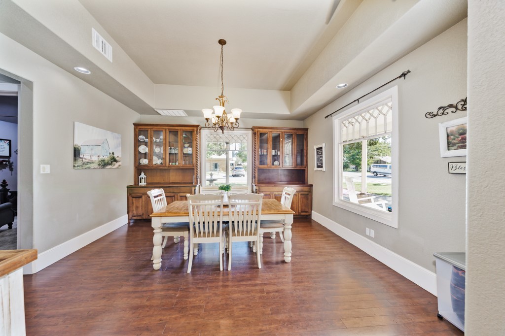209 N Wickham Street Alvord TX 76225