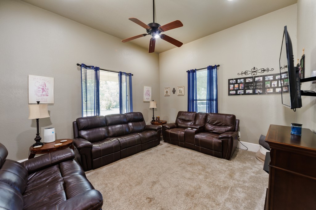 209 N Wickham Street Alvord TX 76225