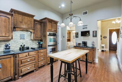 209 N Wickham Street Alvord TX 76225