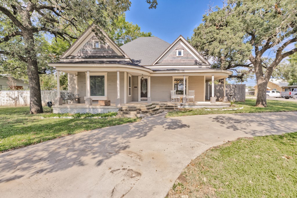 209 N Wickham Street Alvord TX 76225