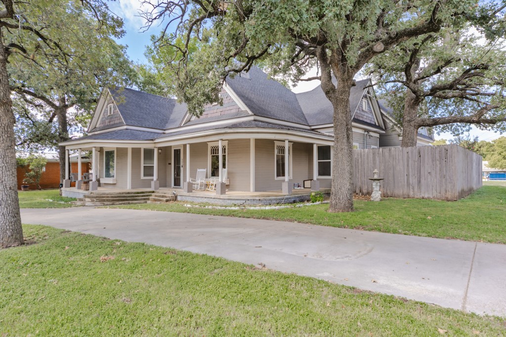209 N Wickham Street Alvord TX 76225
