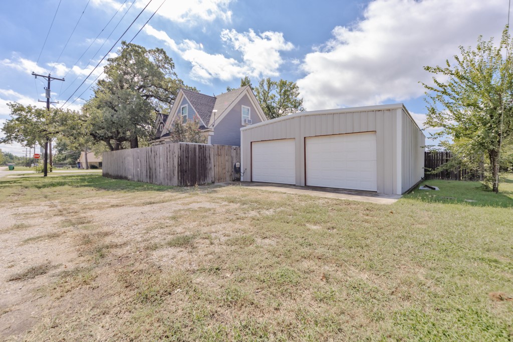 209 N Wickham Street Alvord TX 76225