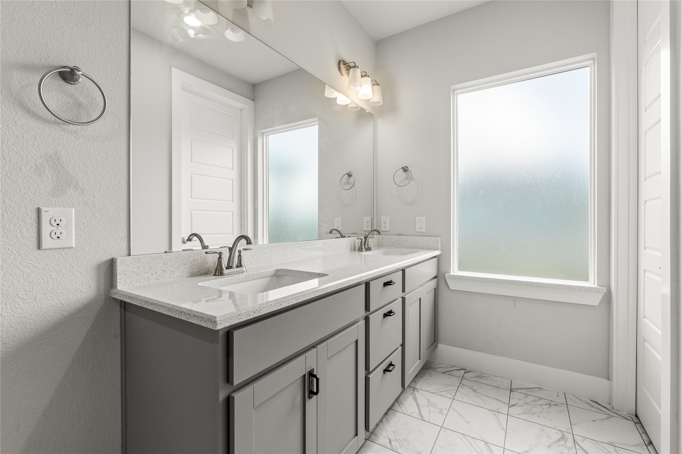 411 W Harwood Road Euless TX 76039