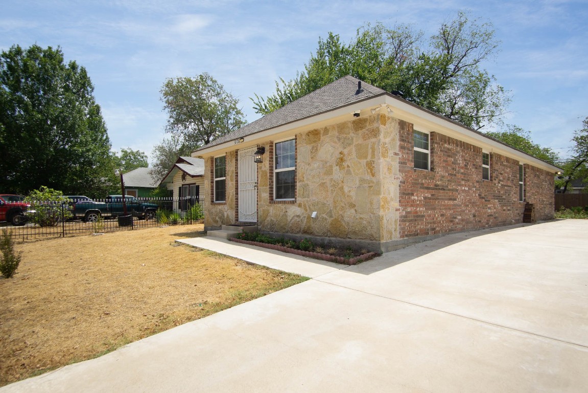3526 Strong Avenue Fort Worth TX 76105