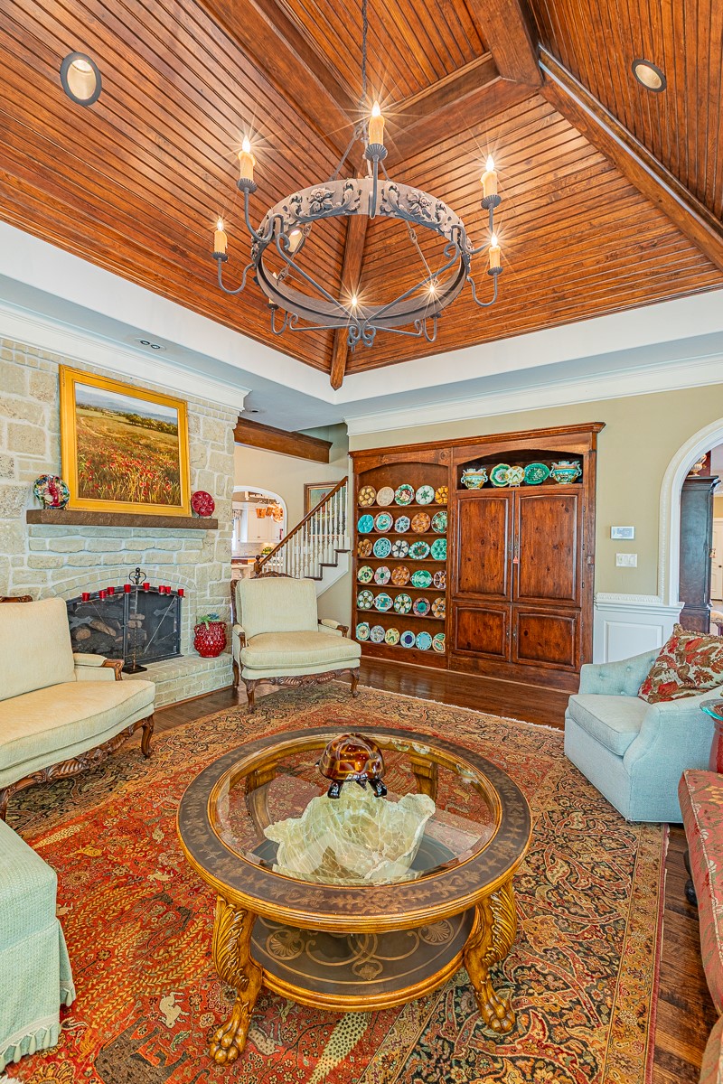 6347 Woodland Drive Dallas TX 75225