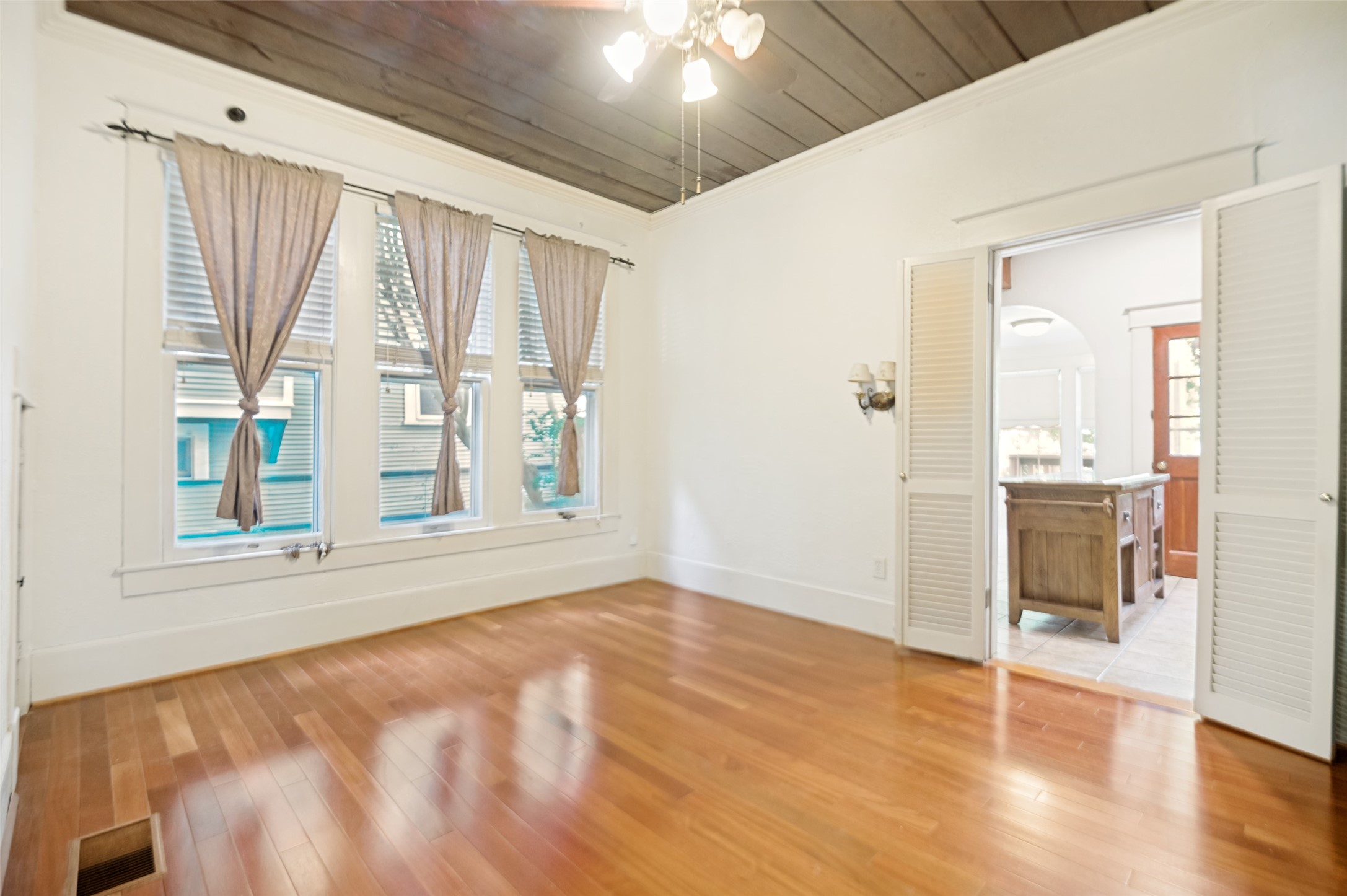 111 S Willomet Avenue Dallas TX 75208