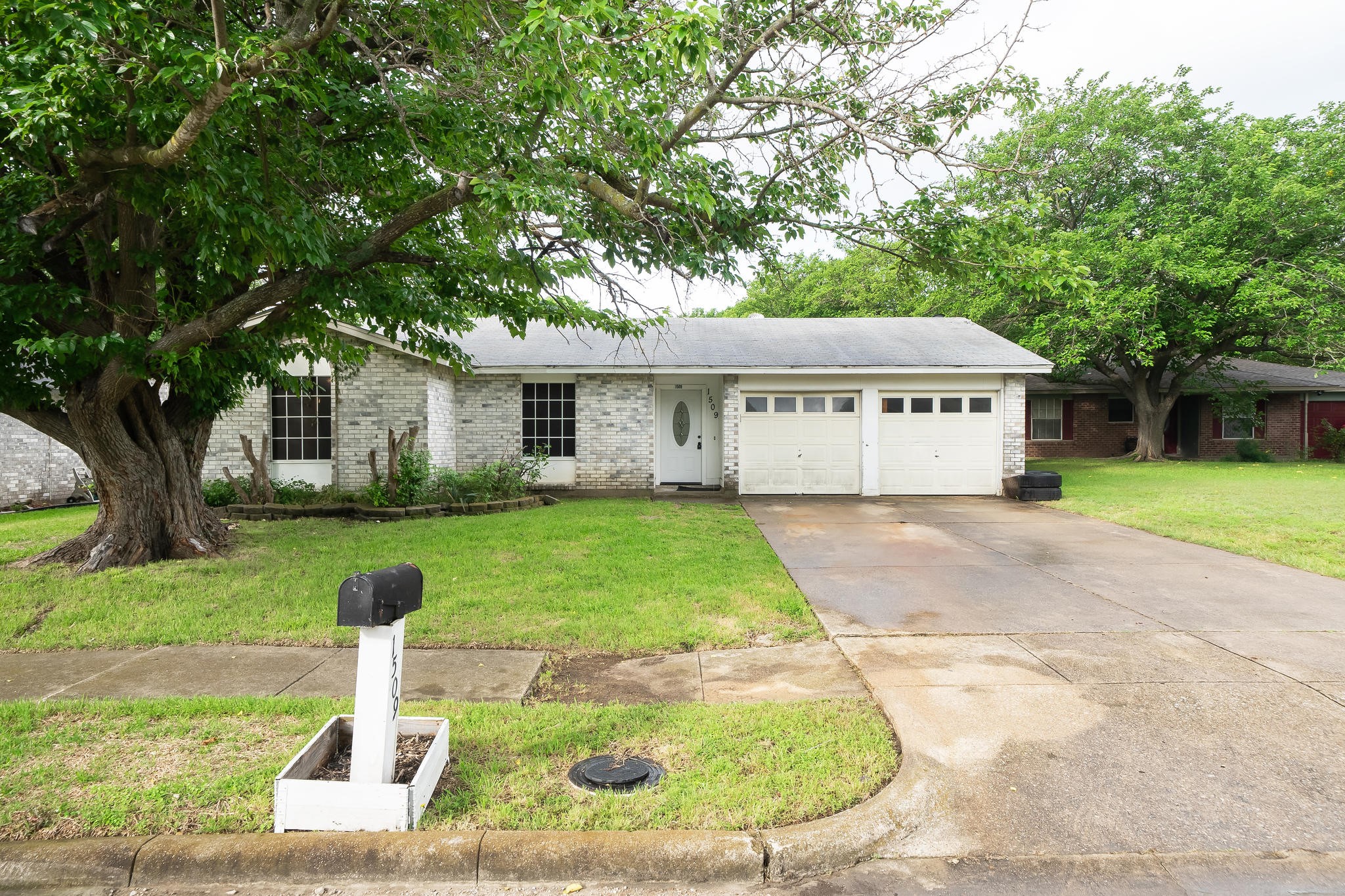 1509 Oakbrook Court Lancaster TX 75134