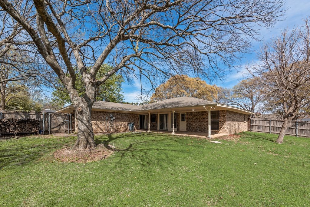 1038 Florence Drive Duncanville TX 75116