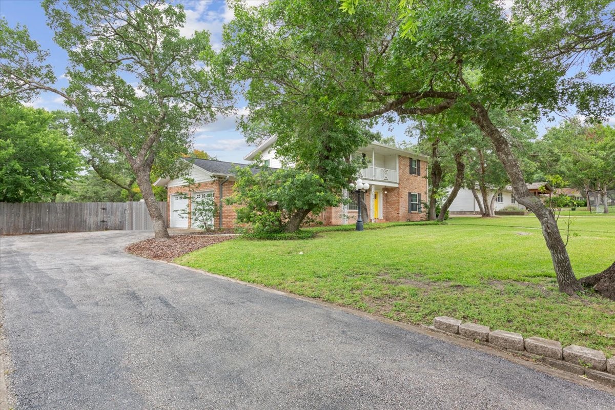 425 White Hall Road Woodway TX 76712