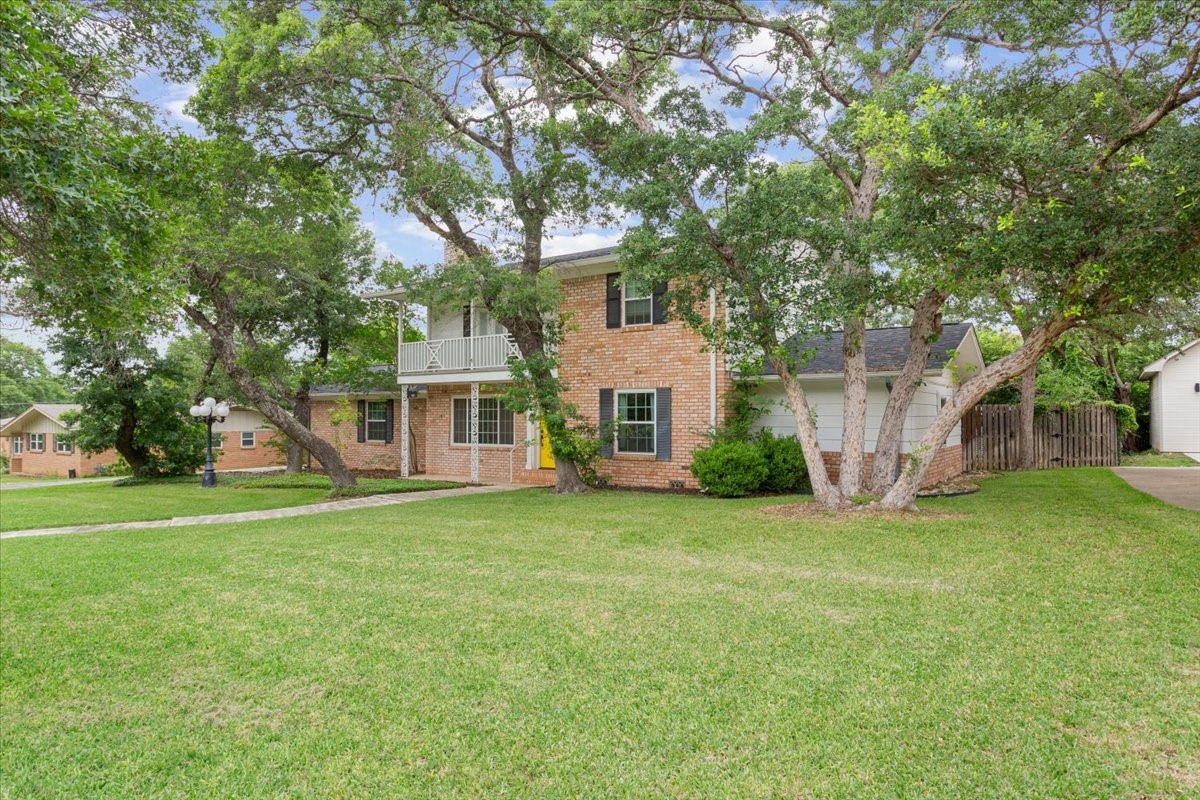 425 White Hall Road Woodway TX 76712