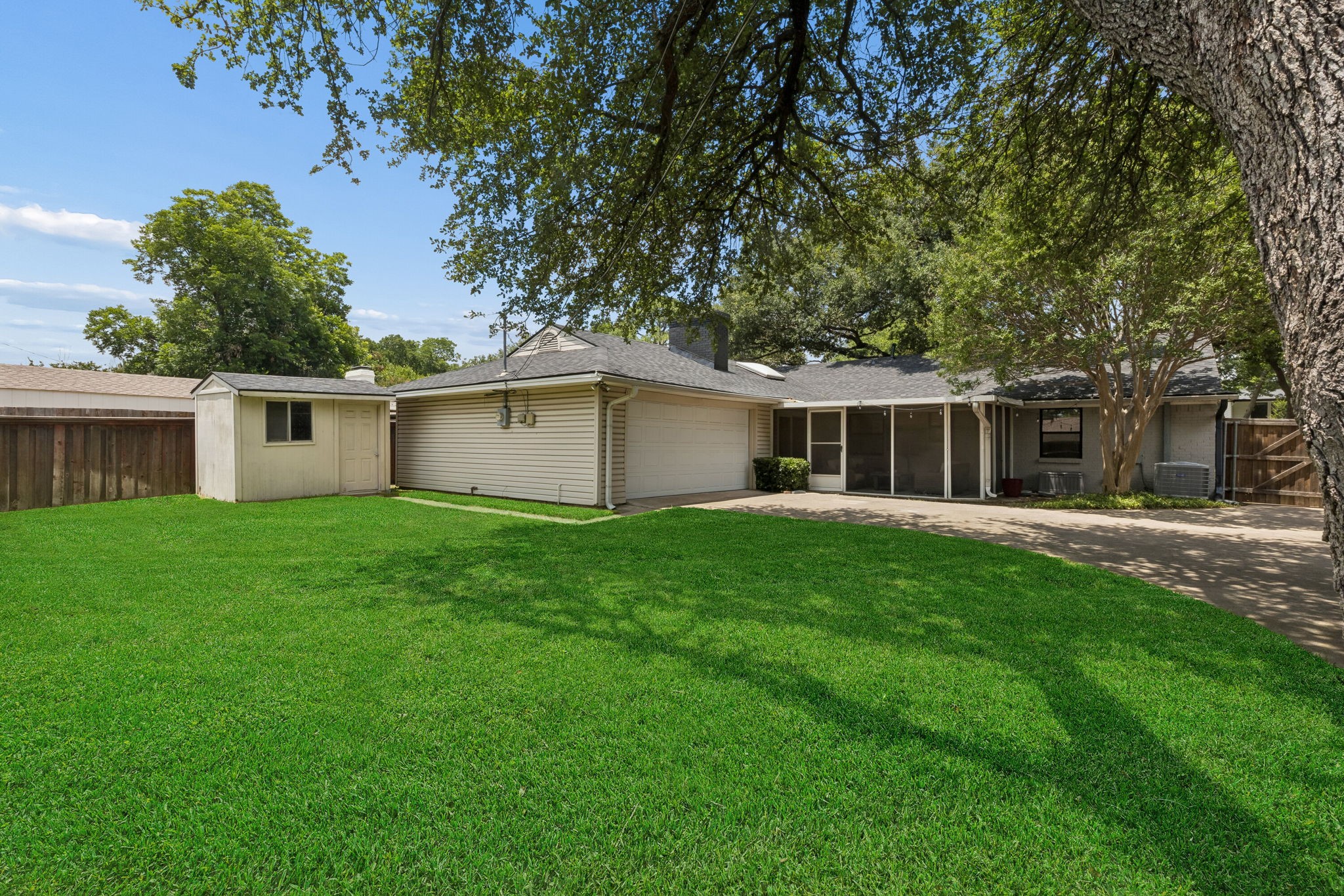 10612 Estate Lane Dallas TX 75238