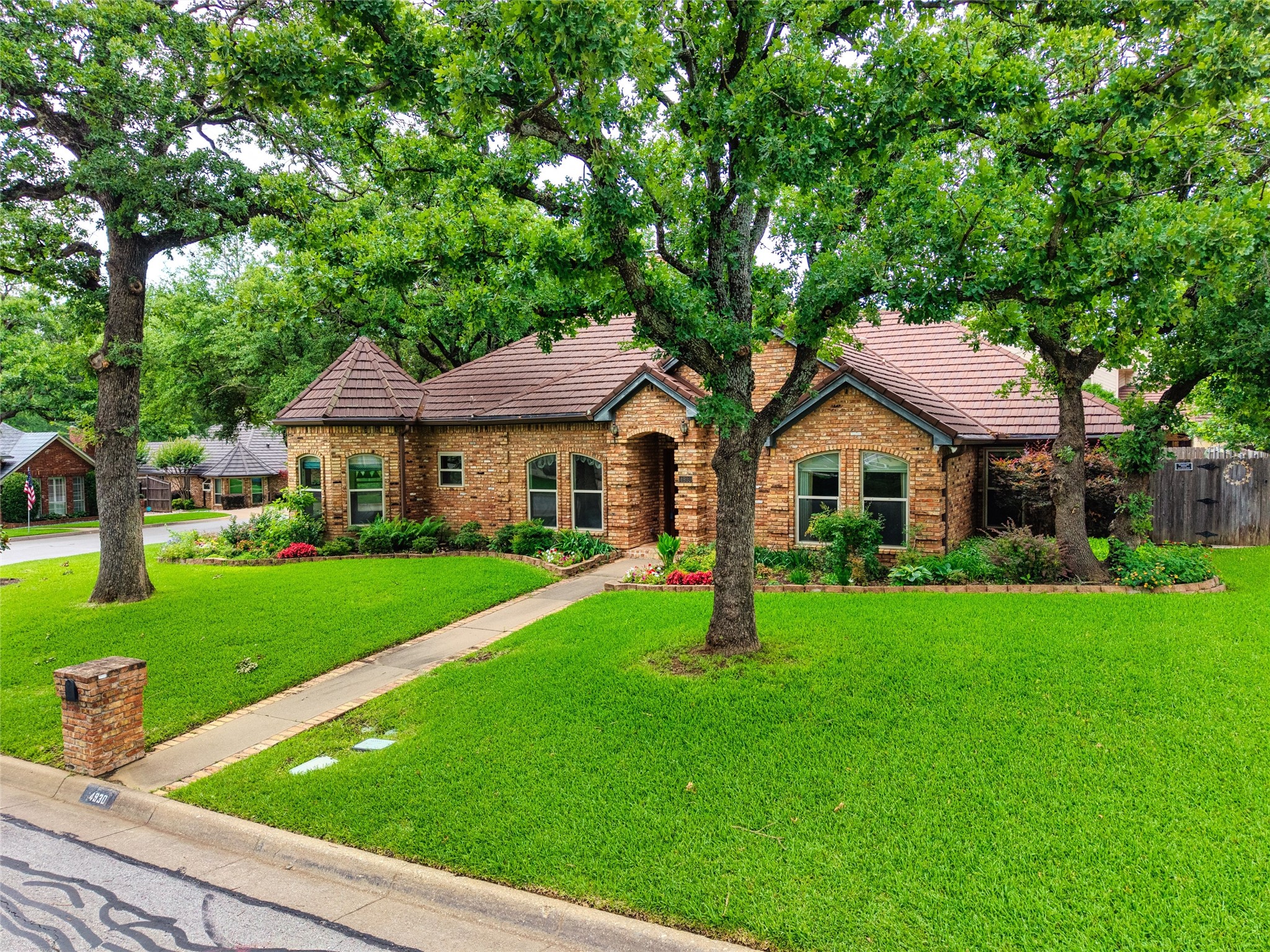 4930 High Creek Drive Arlington TX 76017