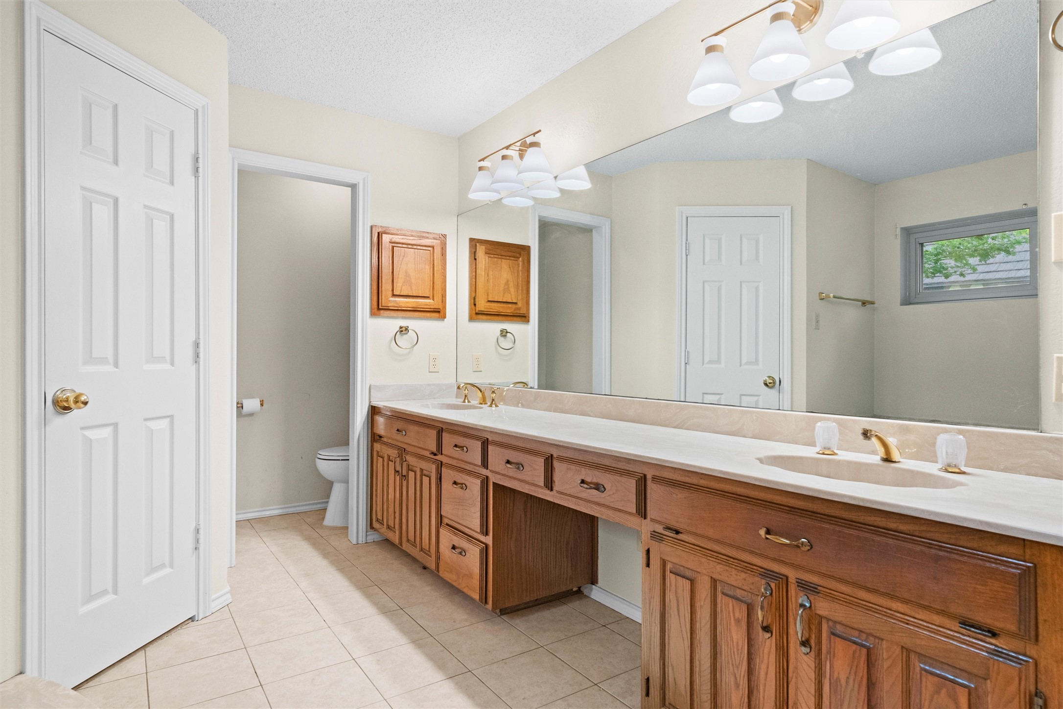 4930 High Creek Drive Arlington TX 76017