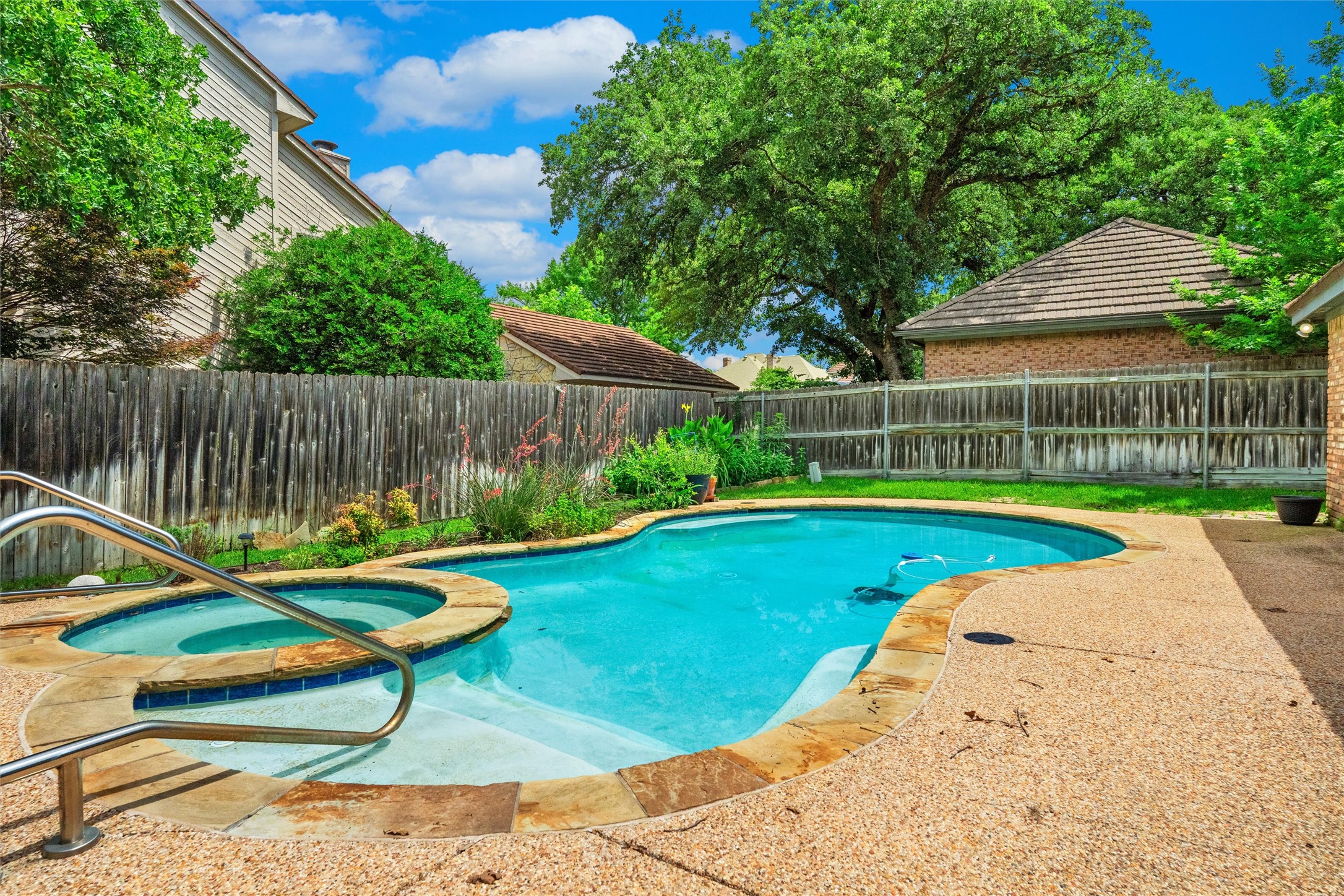 4930 High Creek Drive Arlington TX 76017