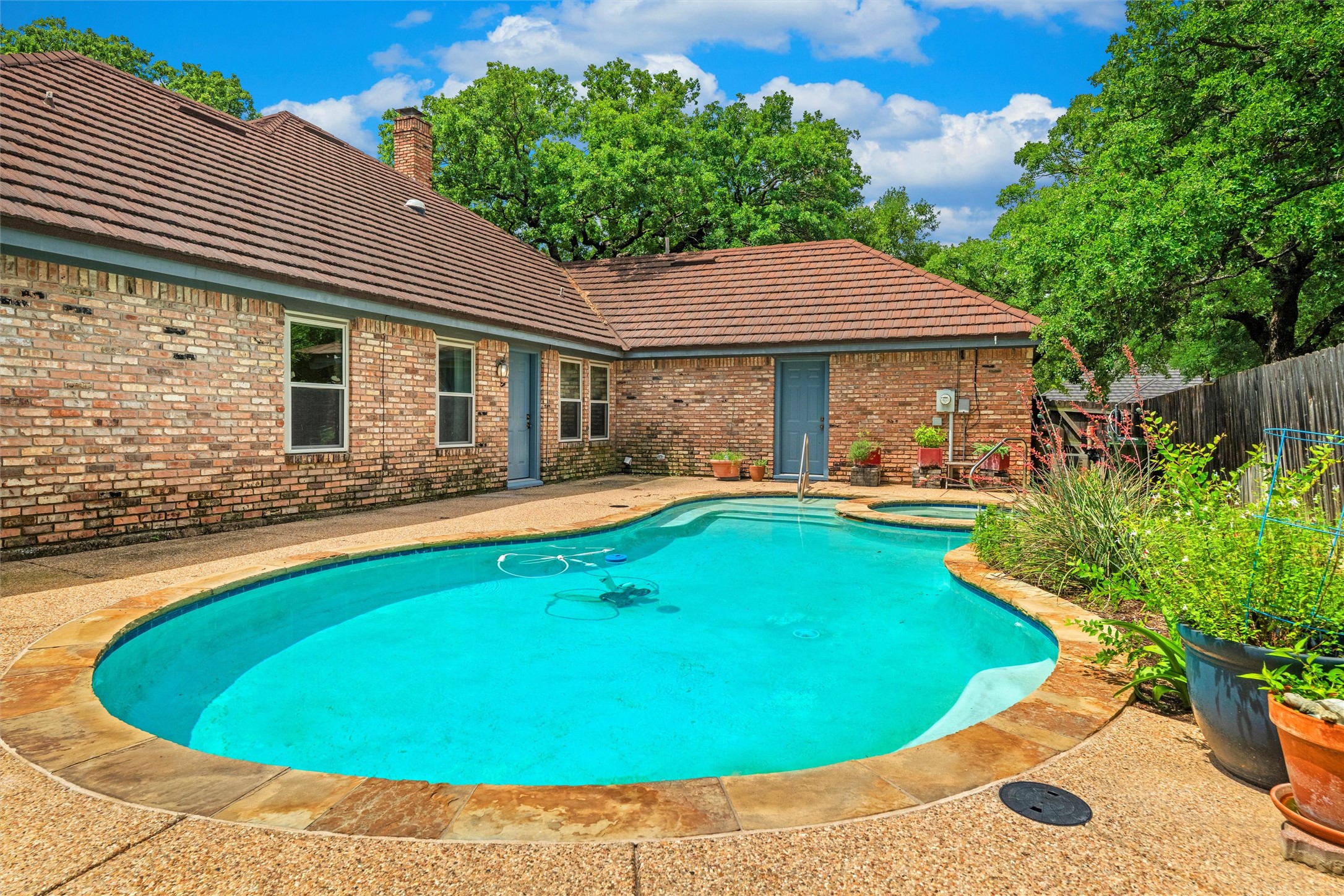 4930 High Creek Drive Arlington TX 76017