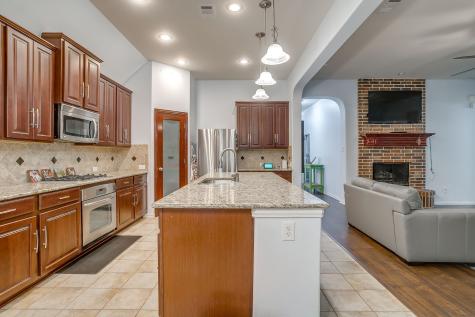 961 Tara Drive Burleson TX 76028