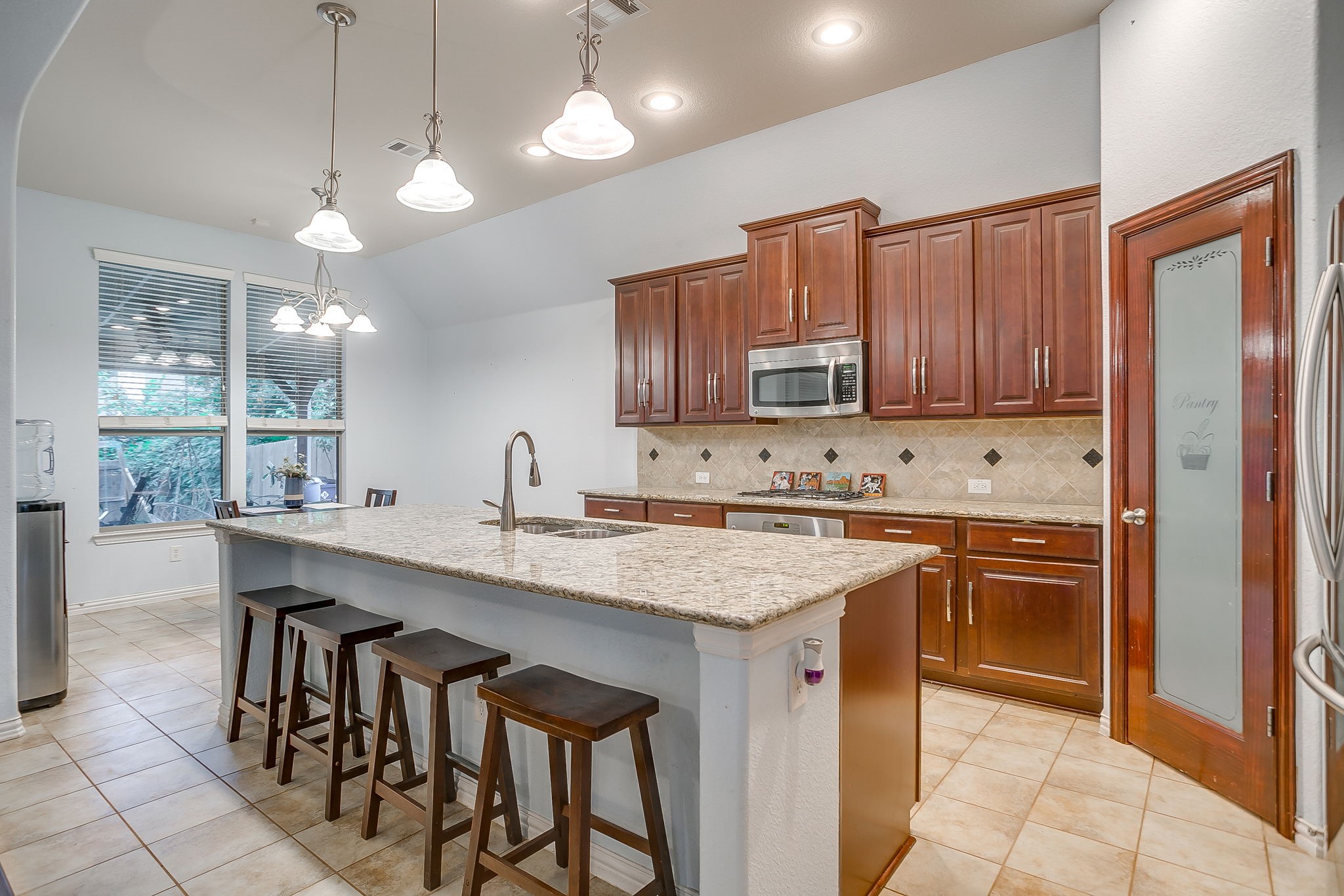 961 Tara Drive Burleson TX 76028