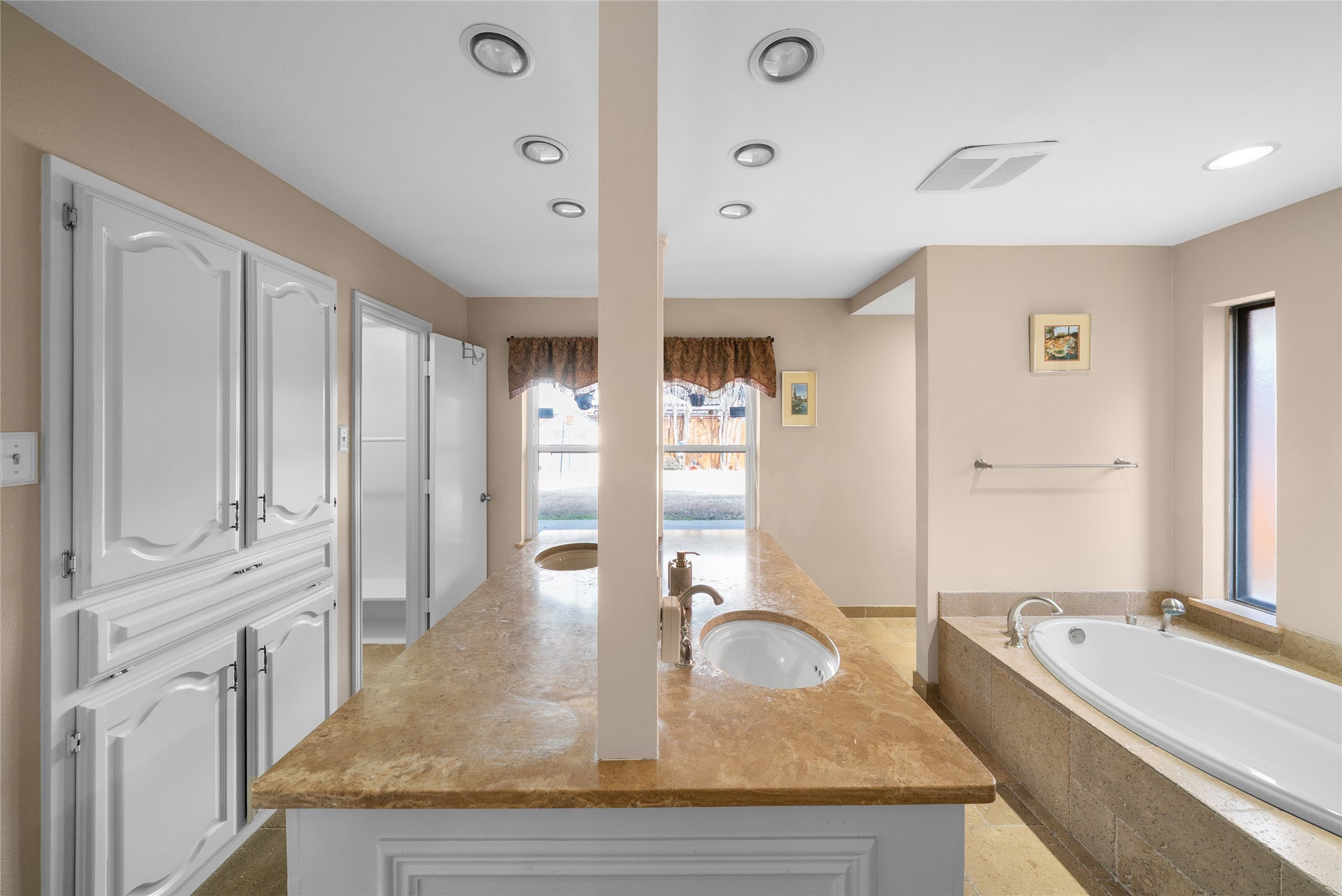 9727 Amberley Drive Dallas TX 75243