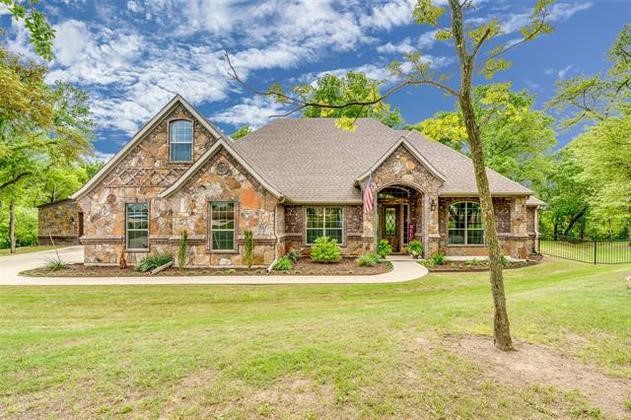 104 Winding Way Azle TX 76020