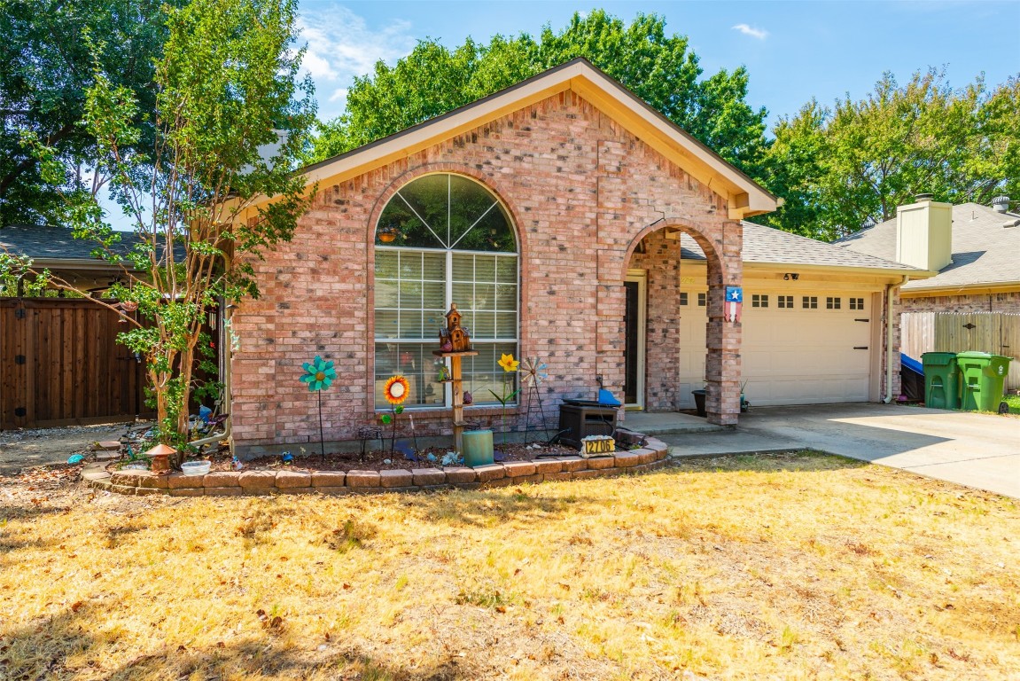2706 Monthaven Drive Arlington TX 76001
