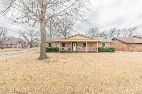 516 S College Street Pilot Point TX 76258