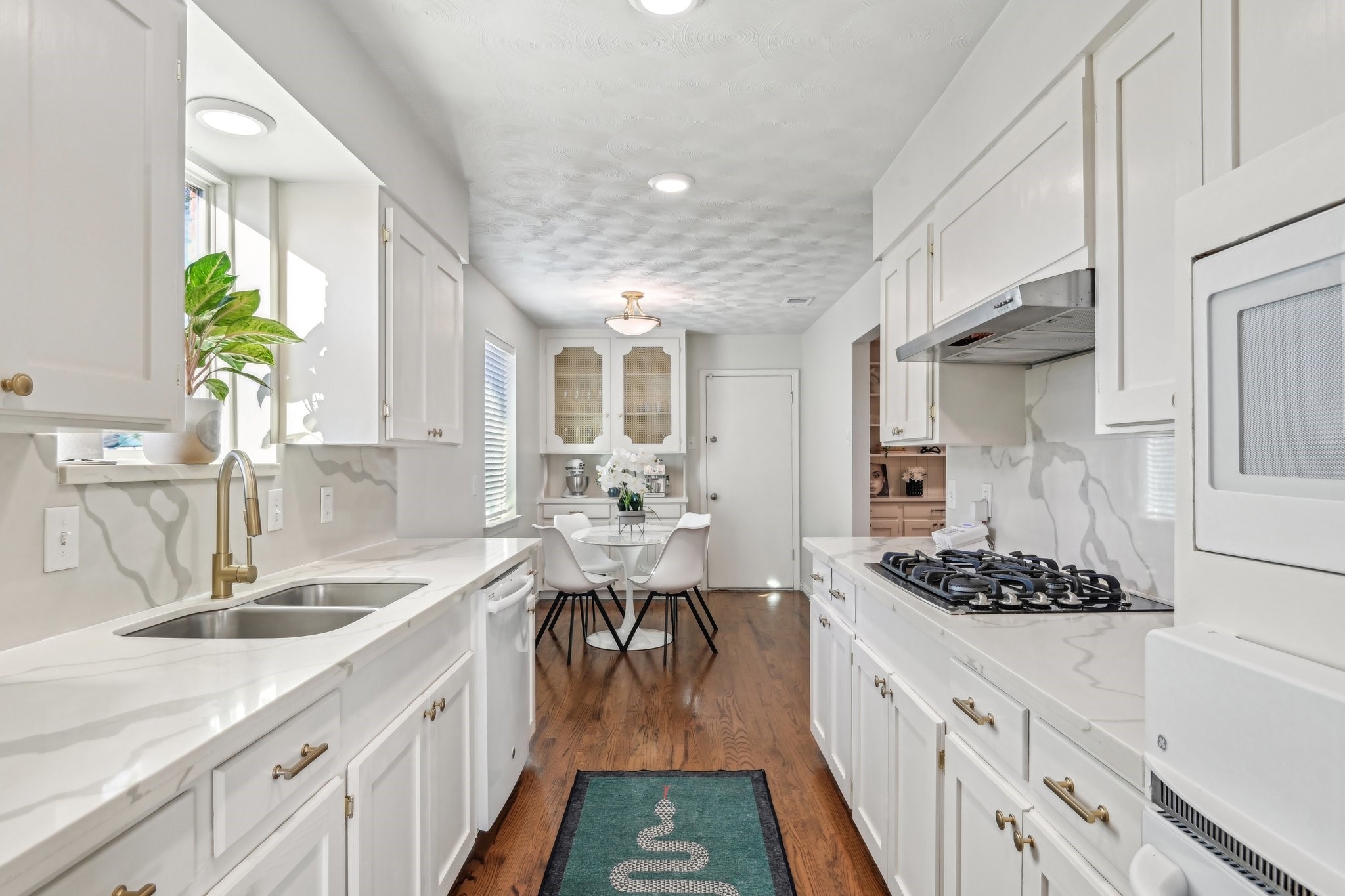 2564 Saint Francis Avenue Dallas TX 75228
