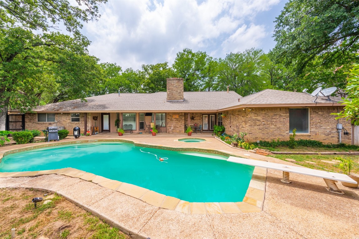 809 Oakmont Lane N Fort Worth TX 76112