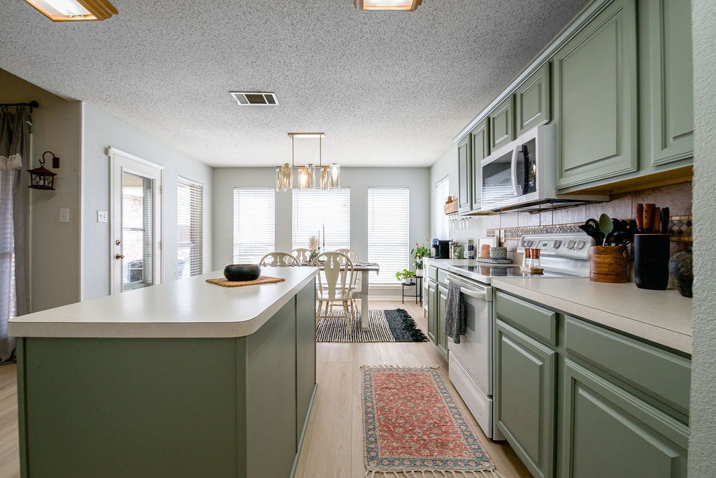 943 Morgan Drive Burleson TX 76028