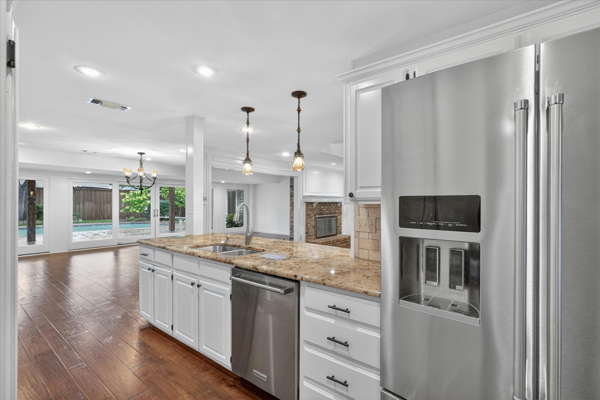 2101 Brentgate Drive Arlington TX 76017