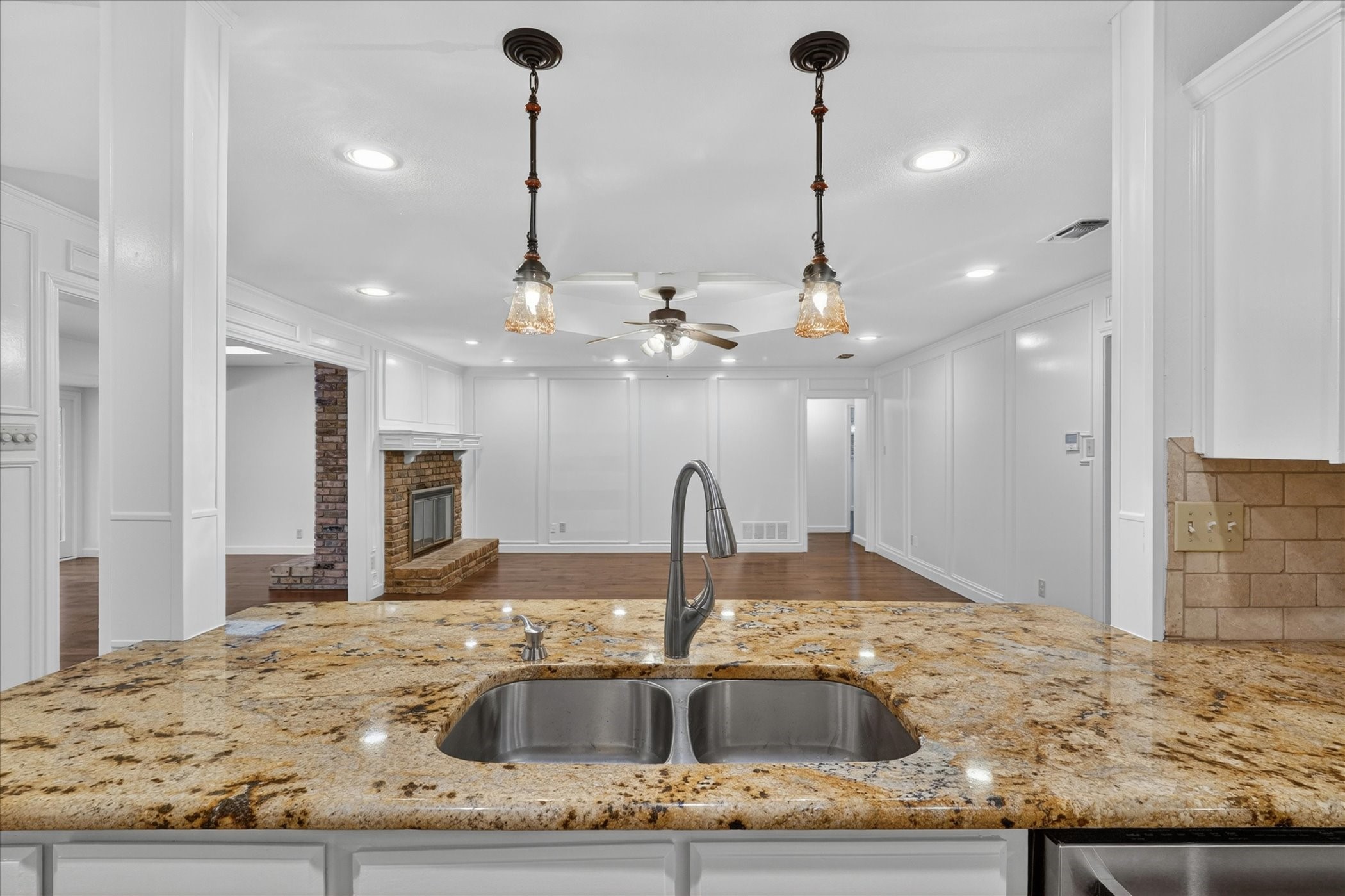 2101 Brentgate Drive Arlington TX 76017