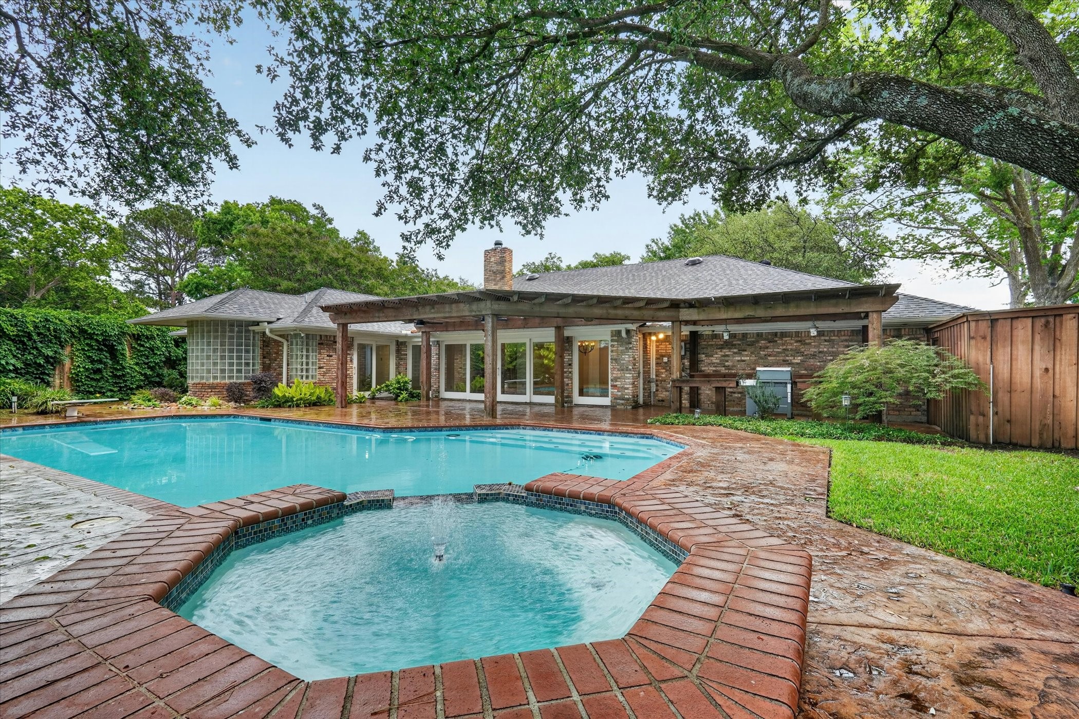 2101 Brentgate Drive Arlington TX 76017
