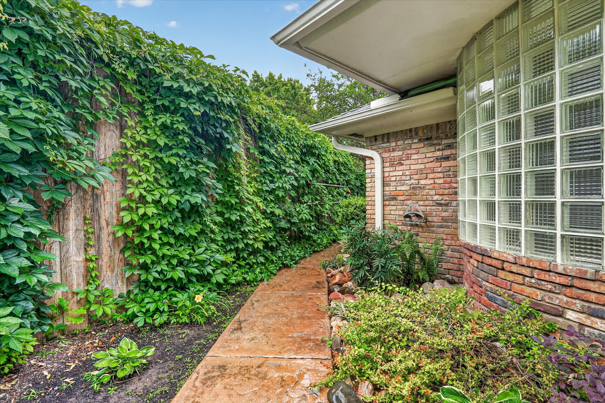 2101 Brentgate Drive Arlington TX 76017