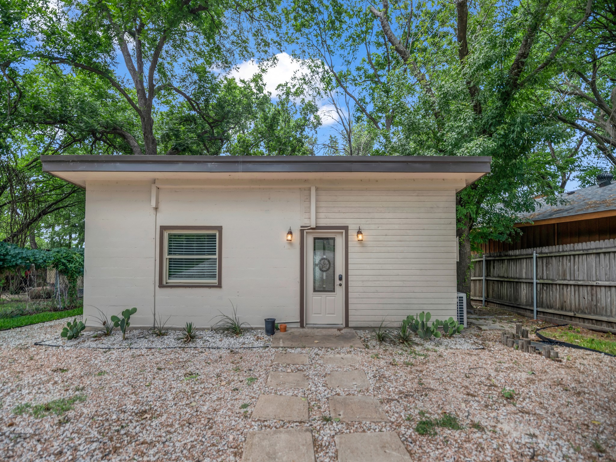 1011 E Lake Drive Weatherford TX 76087