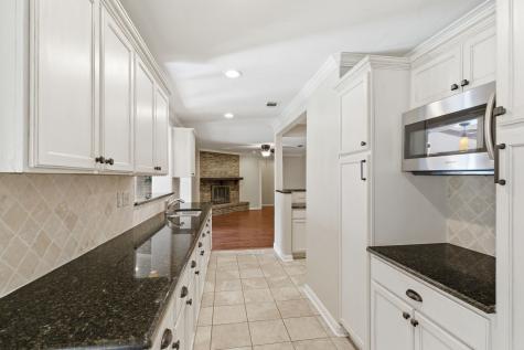 1760 Acorn Lane Hurst TX 76054