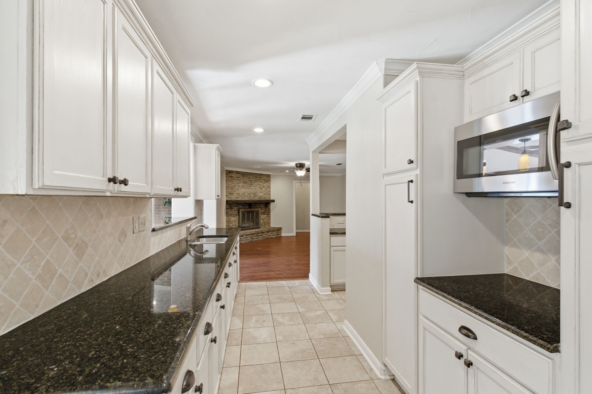 1760 Acorn Lane Hurst TX 76054