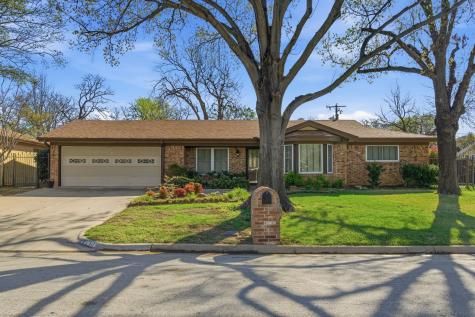 1760 Acorn Lane Hurst TX 76054