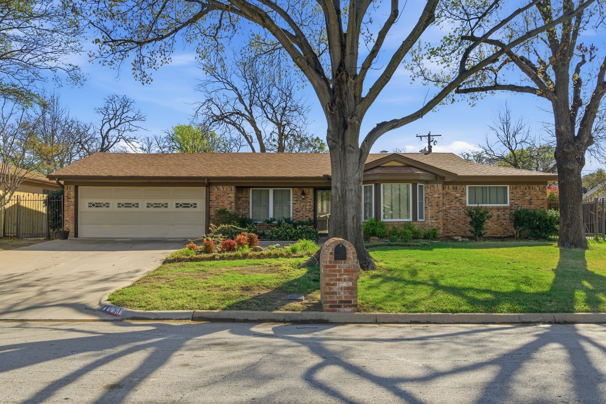 1760 Acorn Lane Hurst TX 76054