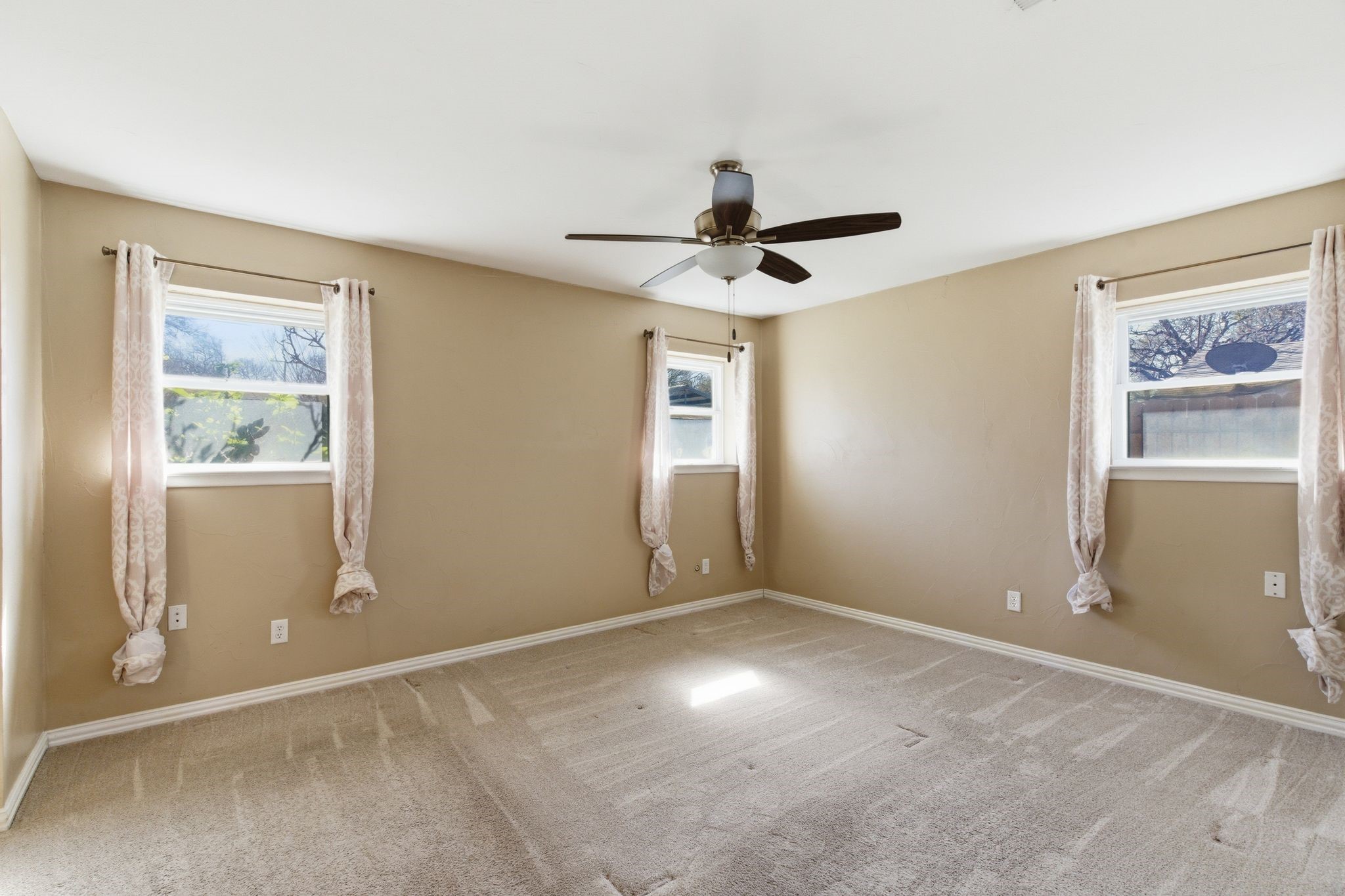 1760 Acorn Lane Hurst TX 76054
