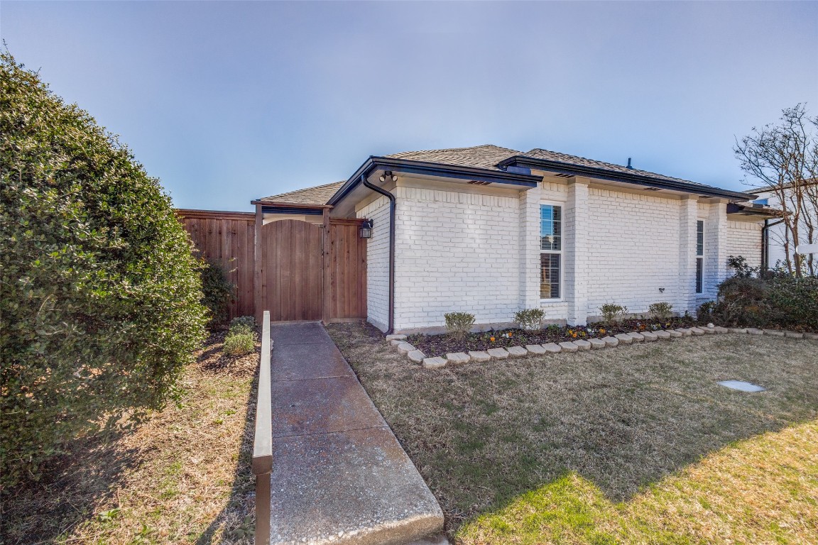 422 Tall Oaks Lane Richardson TX 75081