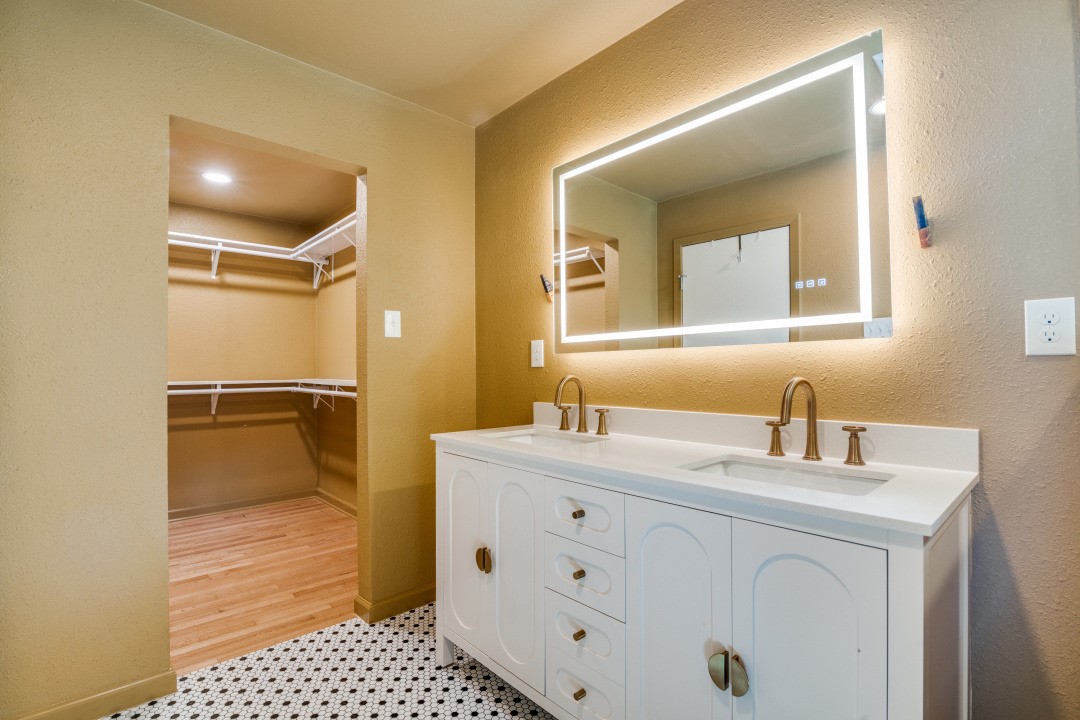2418 Patricia Lane Garland TX 75041