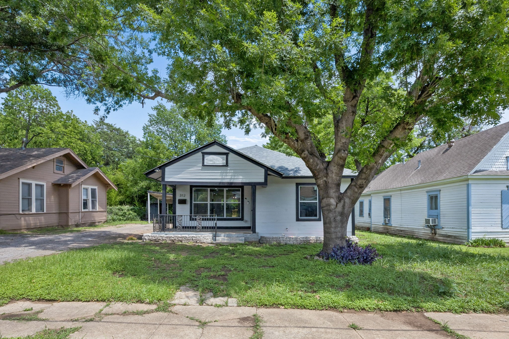 312 Leads Street Dallas TX 75203
